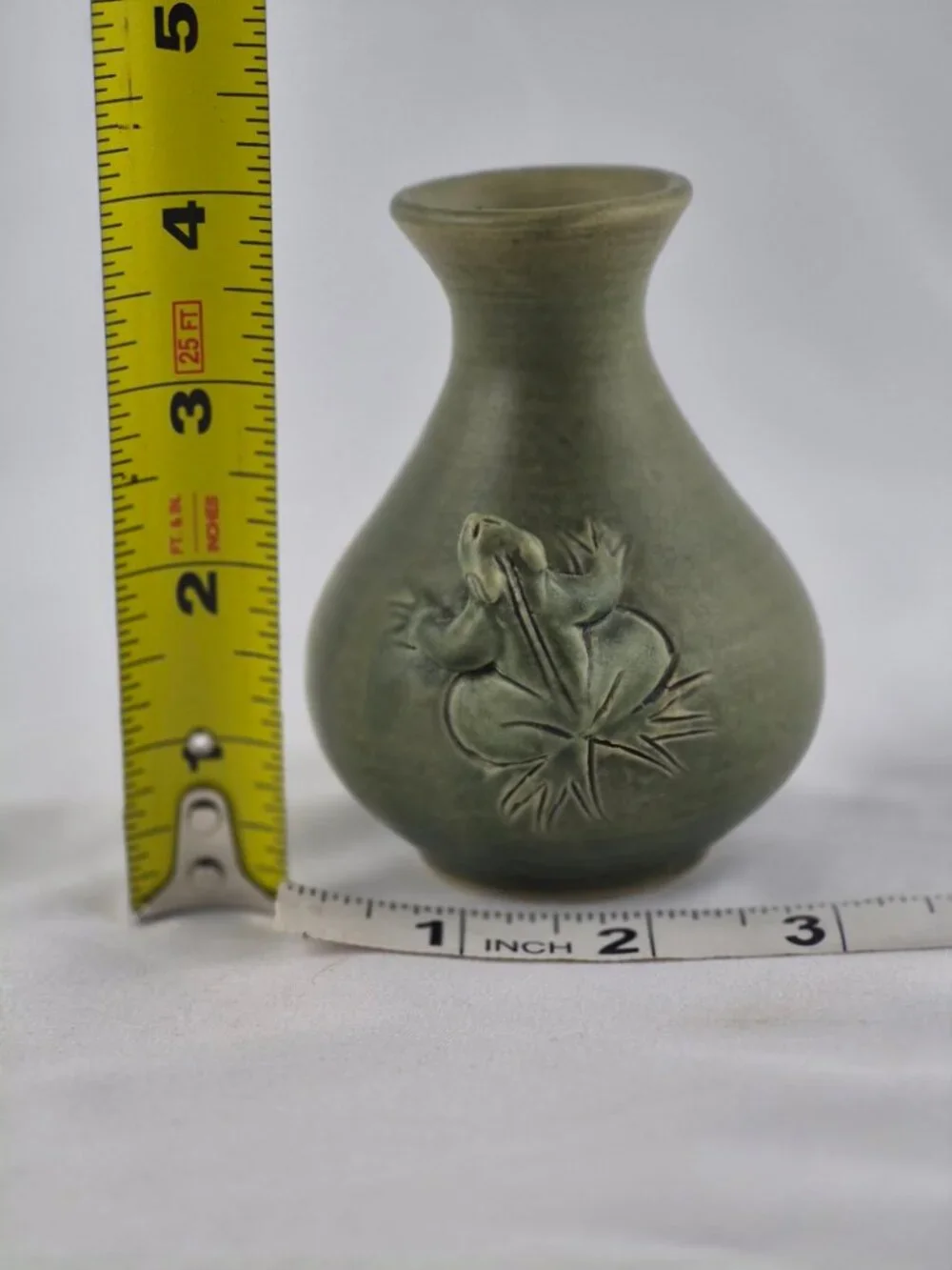 Handmade Vase with 3D Frog ceramic art